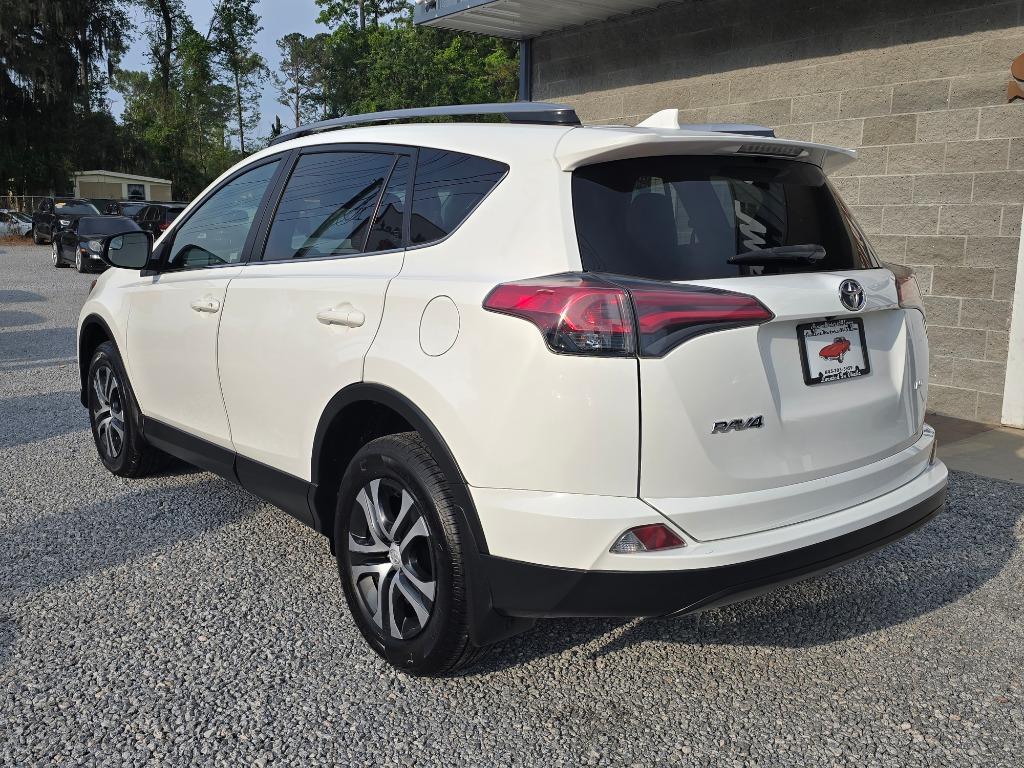 2017 Toyota RAV4 LE photo